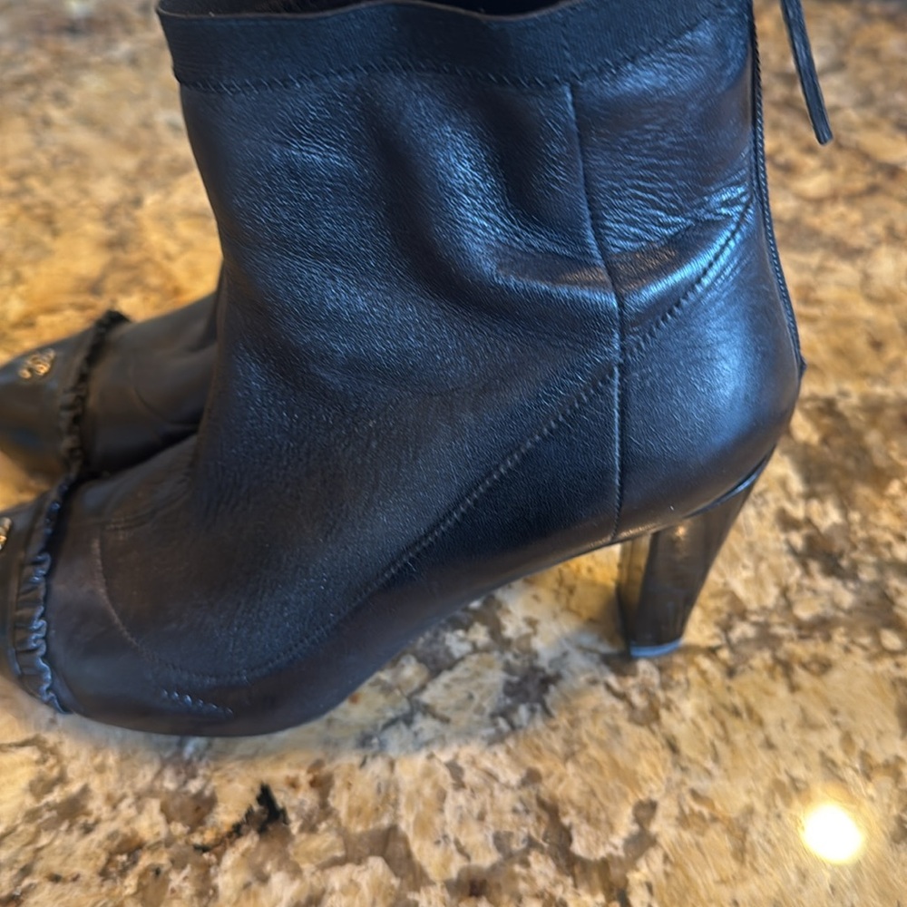 Chanel soft black boots - Picture 2 of 4